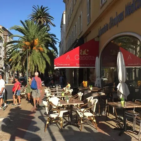 Appartement / Centre / Port 2mn / Parking Proche/ Toutes Commodites