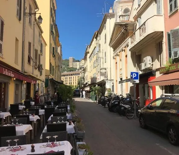 / Centre / Port 2mn / Parking Proche/ Toutes Commodites *