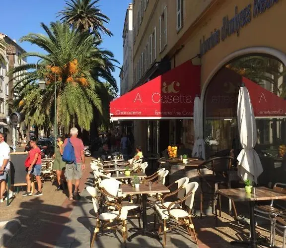 Apartment / Centre / Port 2mn / Parking Proche/ Toutes Commodites